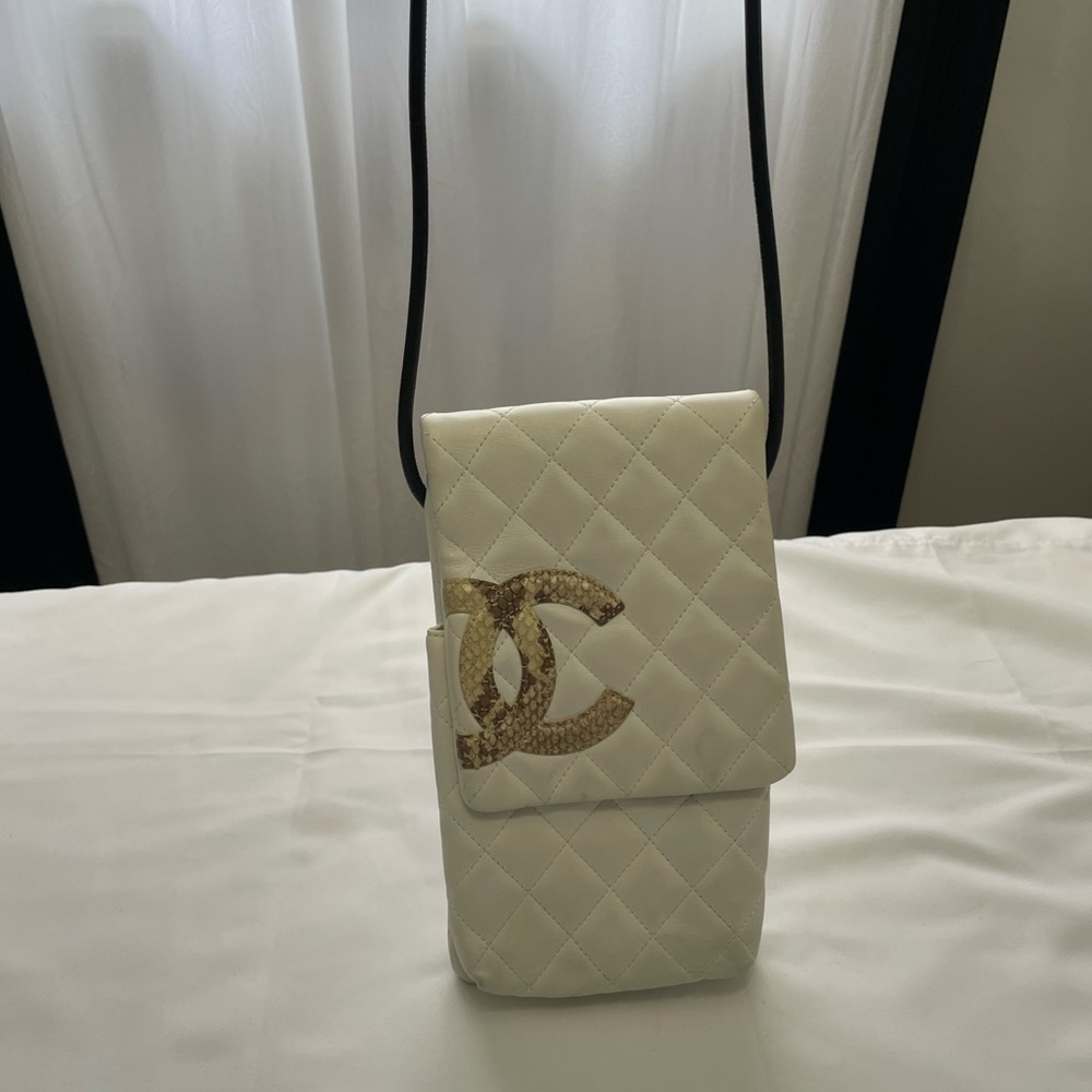 #32. Authentic Chanel White Cambon Quilted Crossbody Bag COA included - Picture 2 of 9